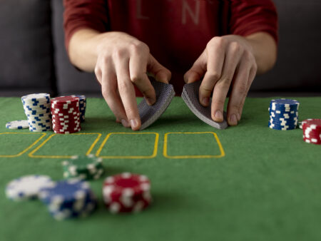 How to Play Poker: A Comprehensive Guide to Playing Poker